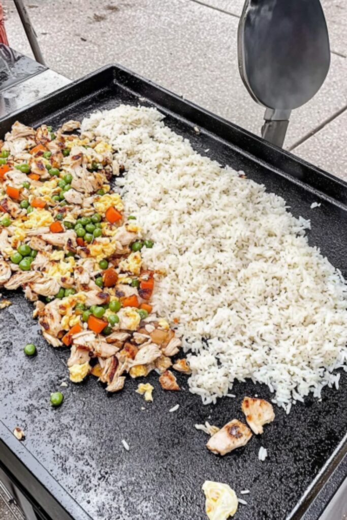 chicken fried rice onblaickstone​ - mix rices with chicken